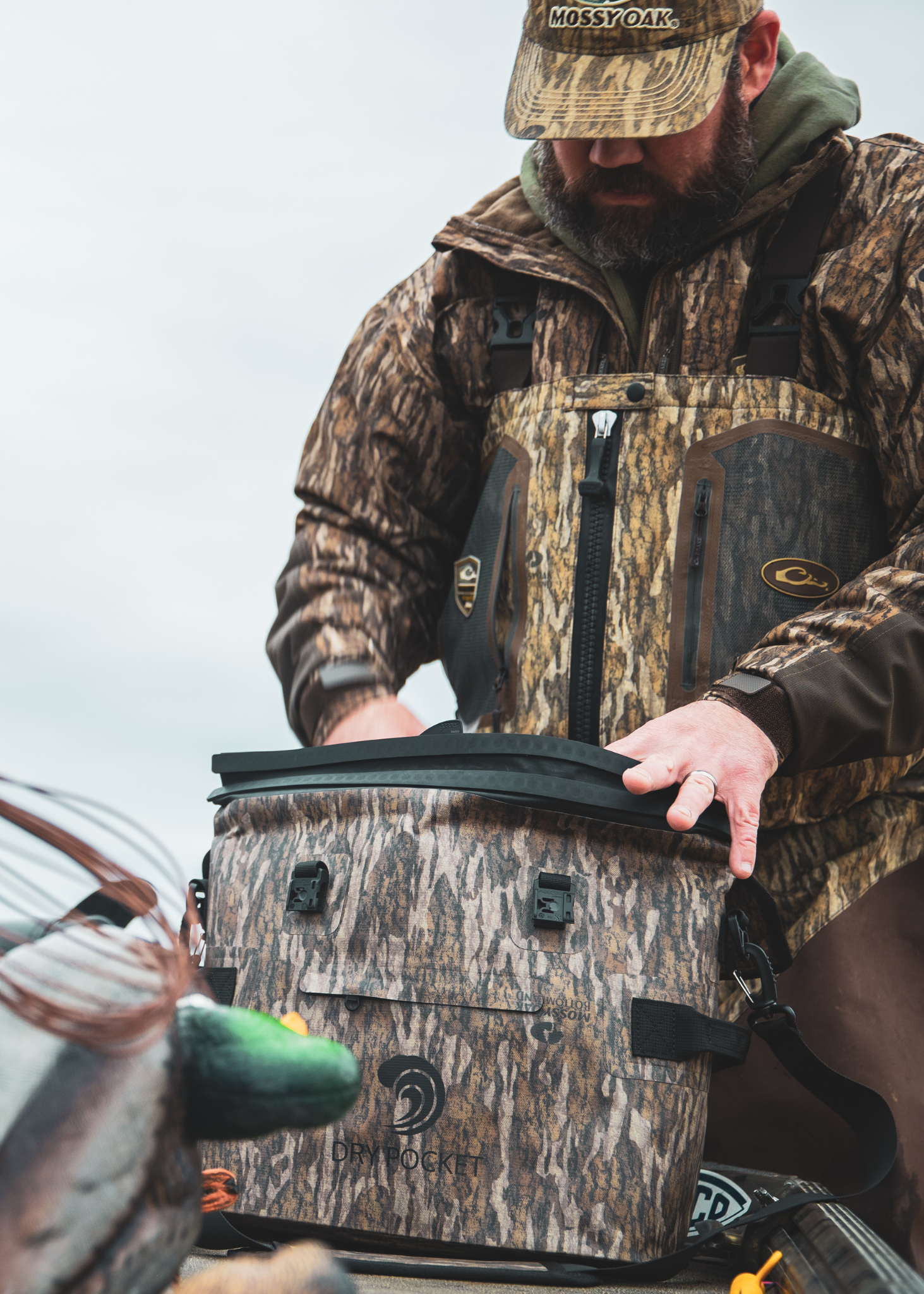 PRE-ORDER - Mossy Oak - Auto-Sealing, Waterproof, Floating, Scent Proof Day-Pack Cooler - Sportsman Gear