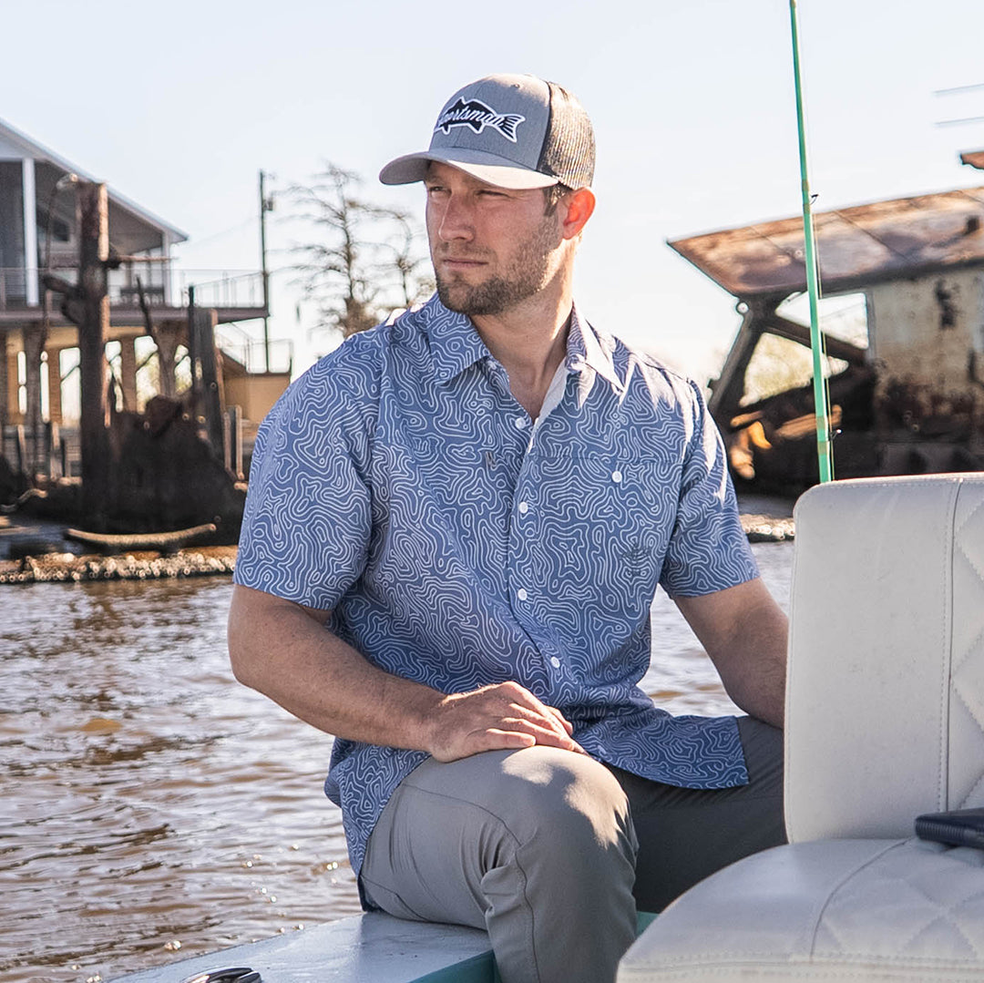 Men’s lightweight short sleeve fishing shirt with UPF 50+ sun protection, quick-dry fabric, and front pocket – ideal for anglers and outdoor activities.