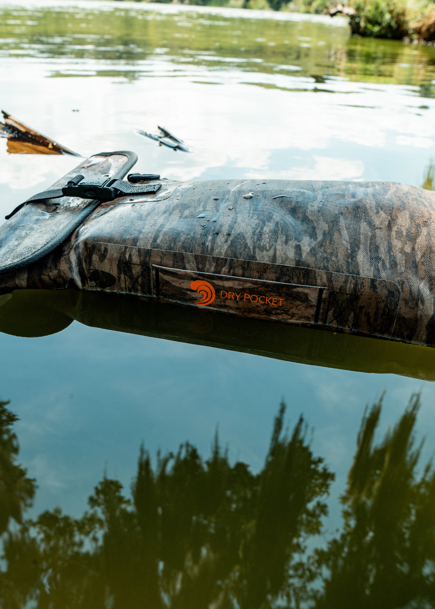 Mossy Oak - Auto-Sealing, Waterproof, Floating, Scent Proof Shotgun Bag - Sportsman Gear
